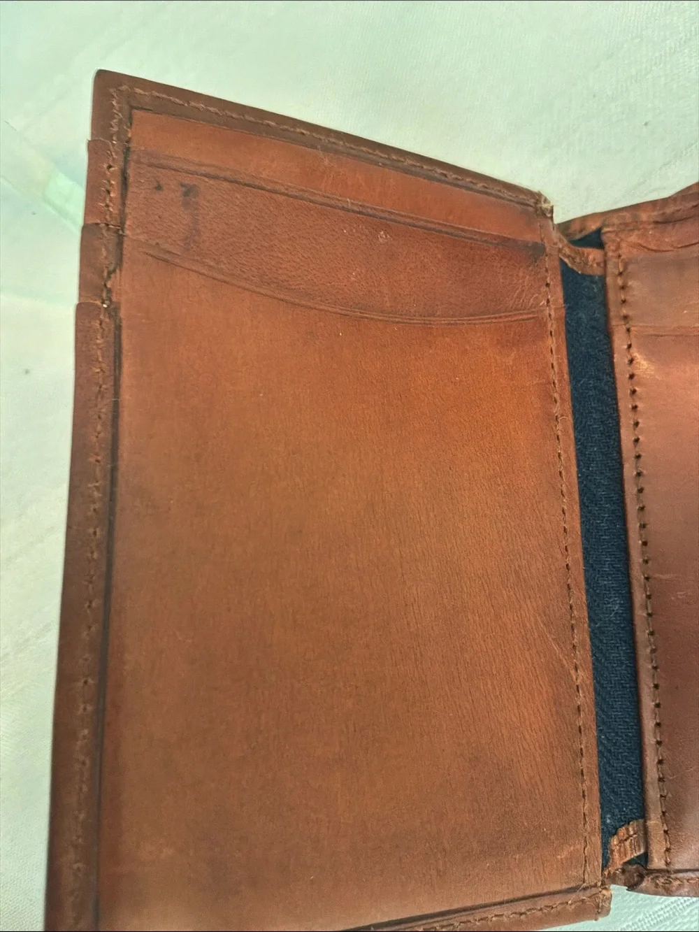 Tommy Hilfiger Chestnut Leather Fold Wallet 6 compartments